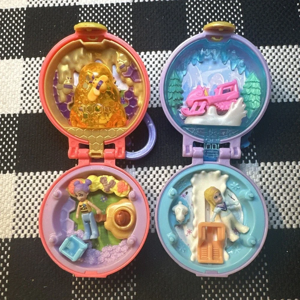 Polly Pocket Winter Snowmobile Beehive Beekeeper Tiny Compact w/Polly Doll‎